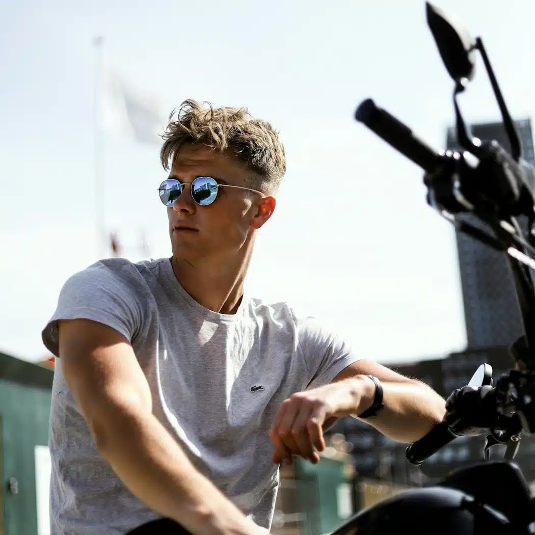 Mens-Short-Haircuts-With-Curly-Hair.jpg